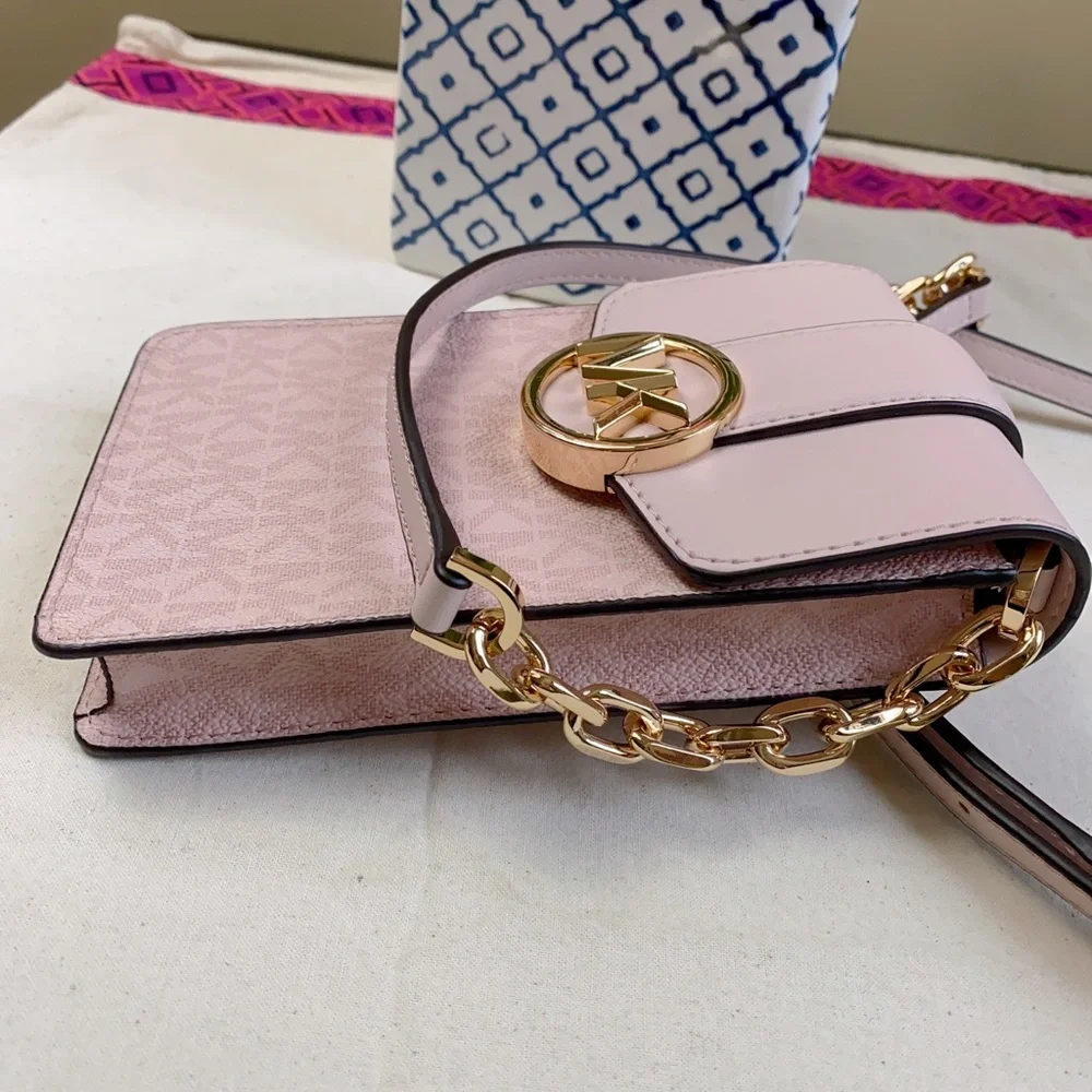 Michael Kors Carmen Phone Crossbody Bag in blush pink - Picture 5 of 7